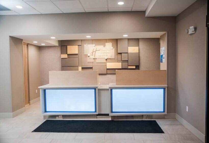 Holiday Inn Express Hotel & Suites Norfolk, An Ihg