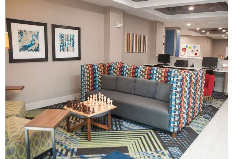 Holiday Inn Express Hotel & Suites Norfolk, An Ihg