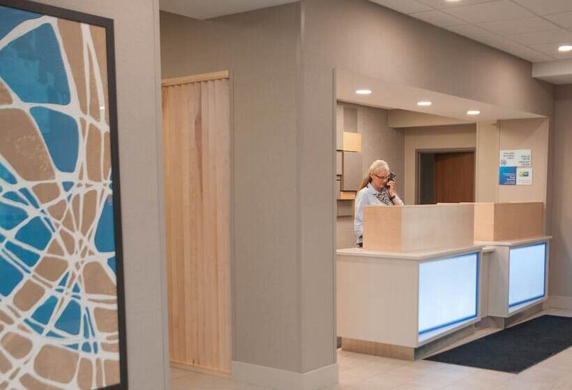 Holiday Inn Express Hotel & Suites Norfolk, An Ihg