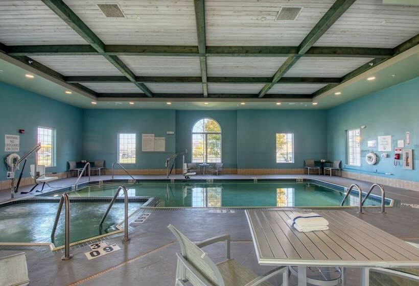 Holiday Inn Express Hotel & Suites Oshkosh   State Route 41, An Ihg