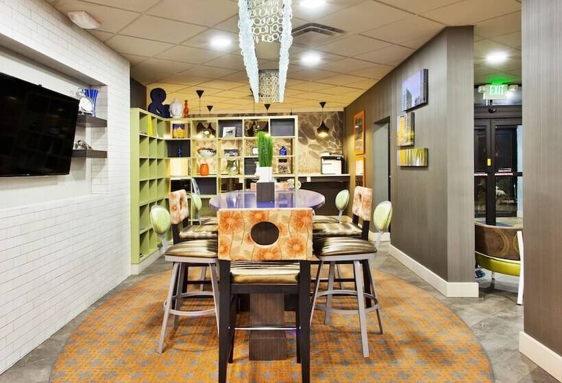 ホテル Holiday Inn Express Atlanta Galleria Ballpark Area, An Ihg