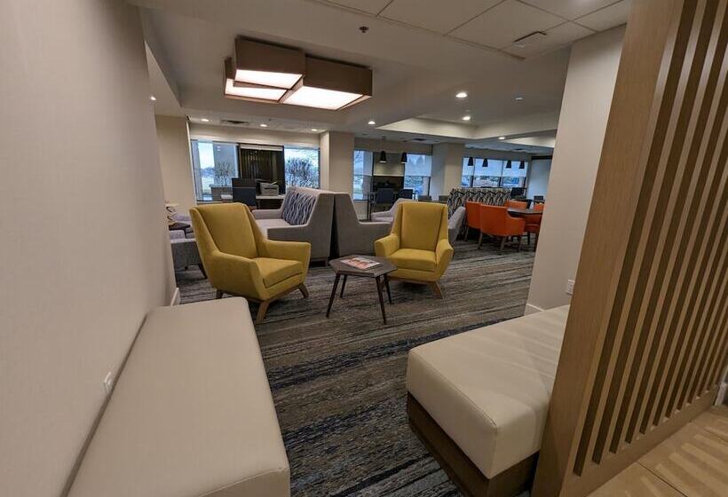 فندق Holiday Inn Express Indianapolis Airport, An Ihg