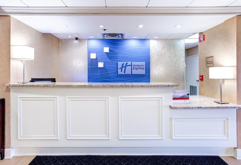 فندق Holiday Inn Express Indianapolis Airport, An Ihg