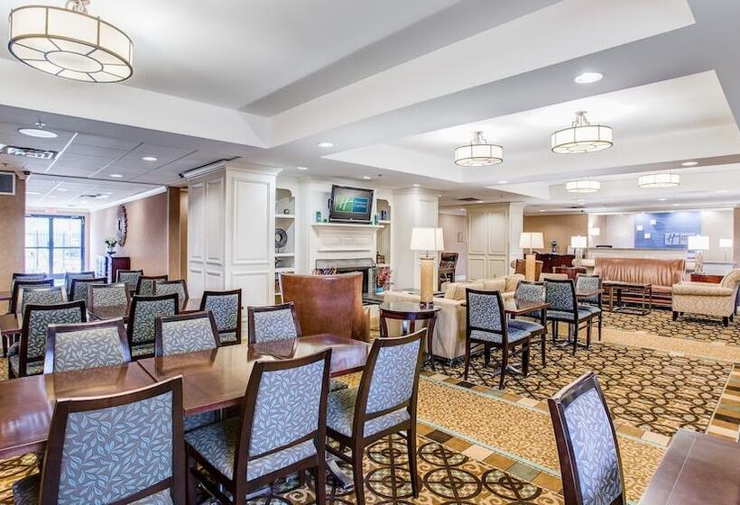 فندق Holiday Inn Express Indianapolis Airport, An Ihg