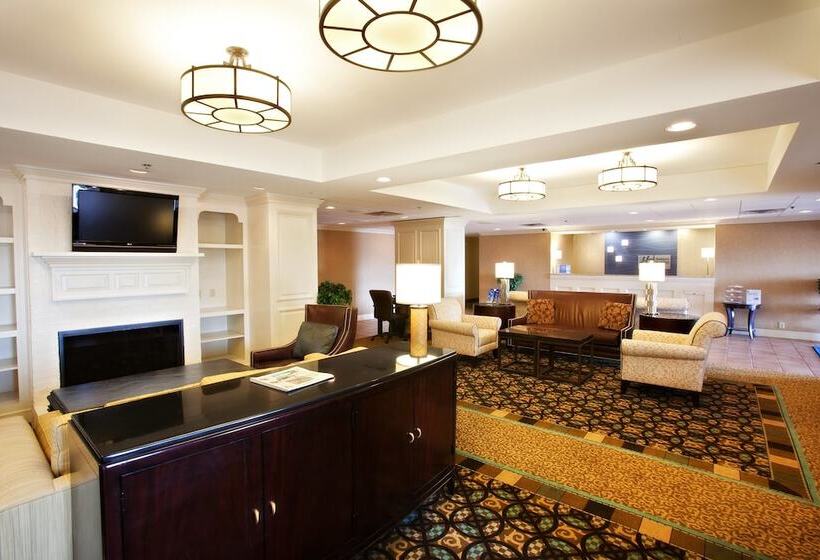 فندق Holiday Inn Express Indianapolis Airport, An Ihg