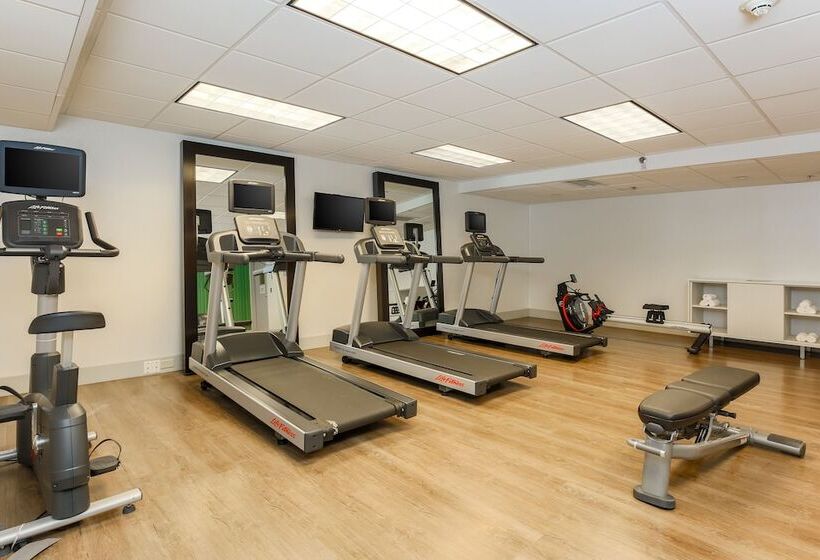 فندق Holiday Inn Express Milwaukee   West Medical Center, An Ihg