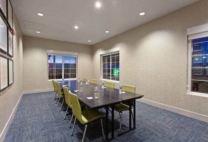 فندق Holiday Inn Express & Suites Oakland   Airport, An Ihg