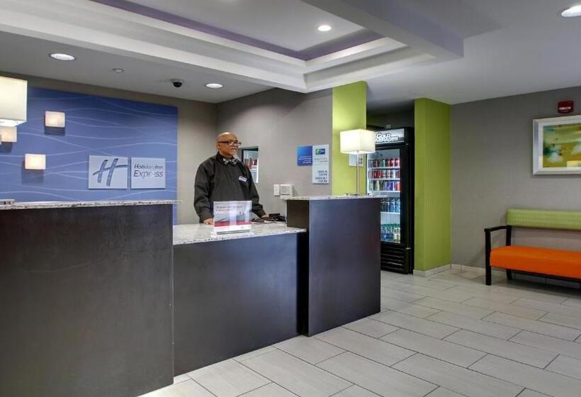 فندق Holiday Inn Express & Suites Jackson Downtown   Coliseum, An Ihg