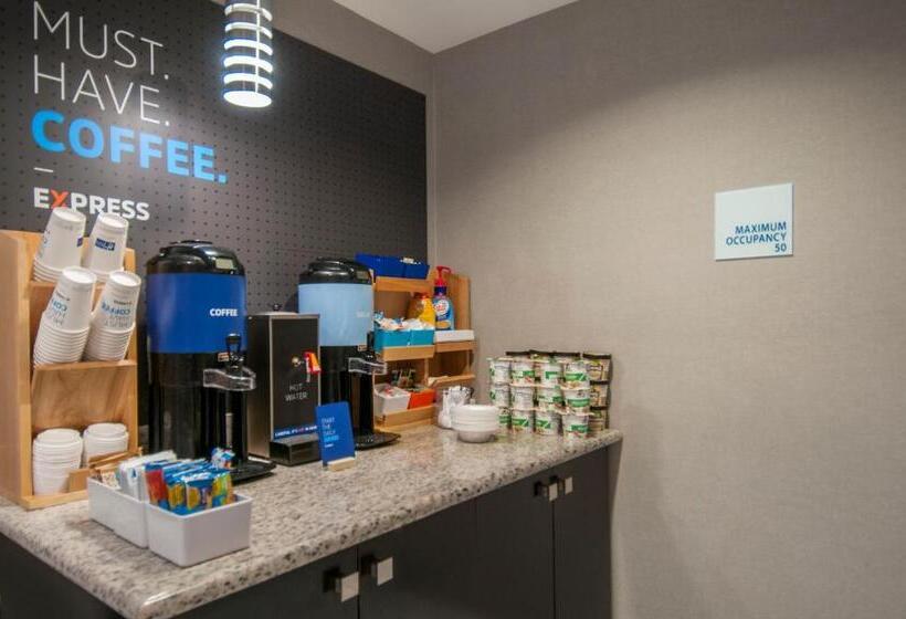 فندق Holiday Inn Express & Suites Jackson Downtown   Coliseum, An Ihg