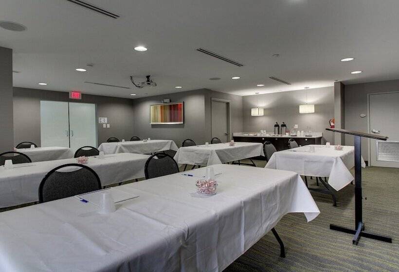 فندق Holiday Inn Express & Suites Jackson Downtown   Coliseum, An Ihg