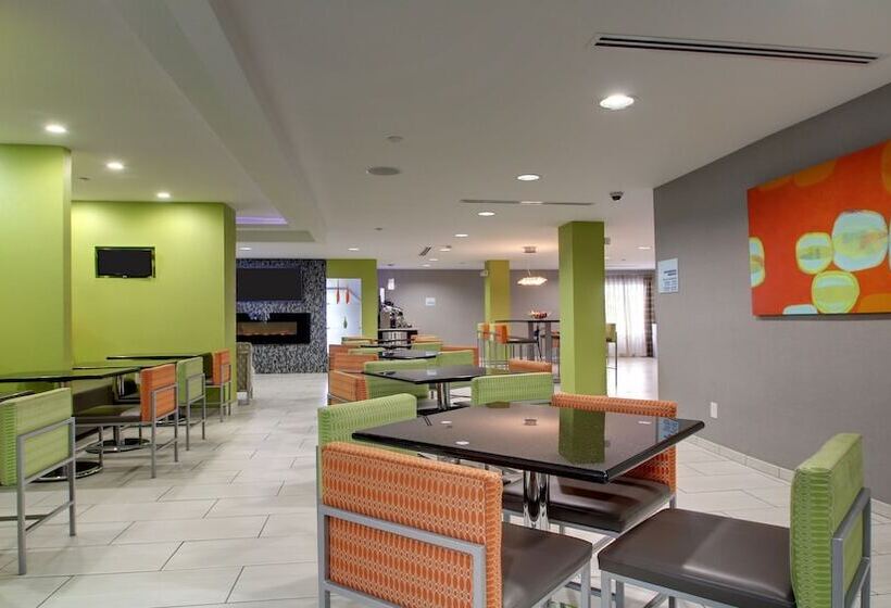 فندق Holiday Inn Express & Suites Jackson Downtown   Coliseum, An Ihg