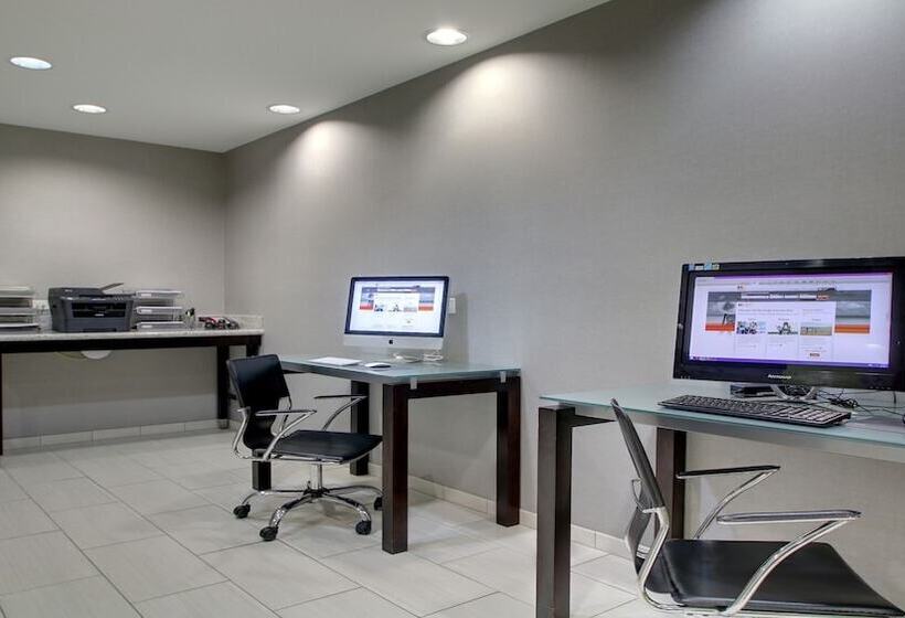 فندق Holiday Inn Express & Suites Jackson Downtown   Coliseum, An Ihg