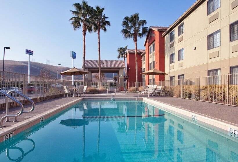 בית מלון כפרי Holiday Inn Express Westley, An Ihg