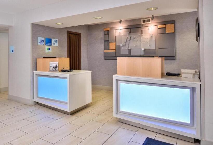 בית מלון כפרי Holiday Inn Express Westley, An Ihg