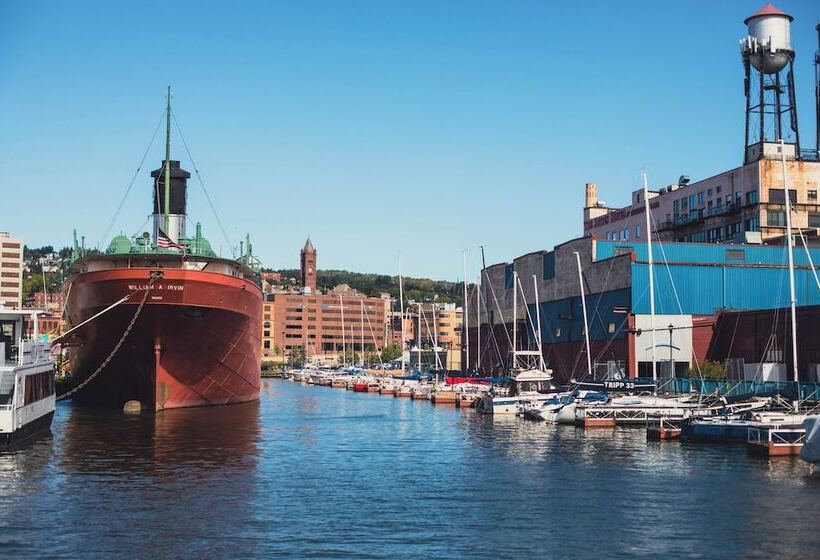 هتل Holiday Inn & Suites Duluth Downtown, An Ihg