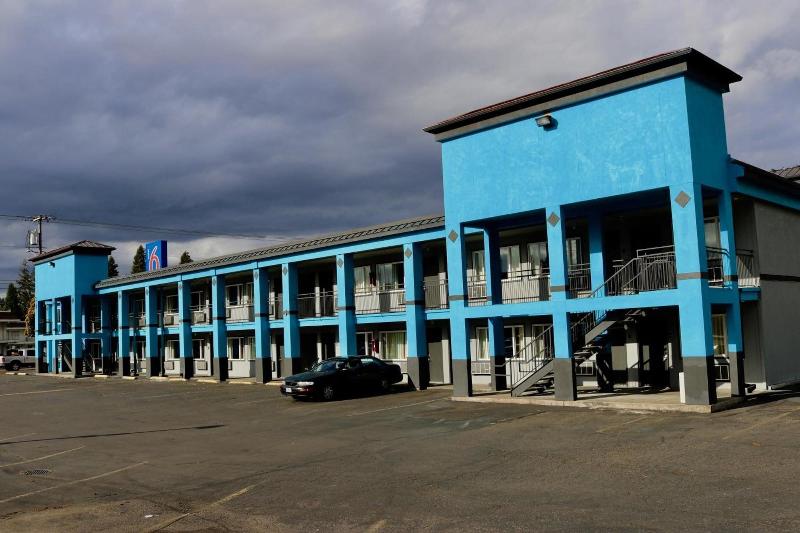 فندق Holiday Lodge   Salem,or