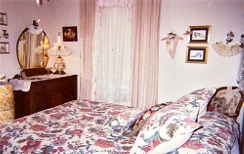 فندق Homespun Country Inn