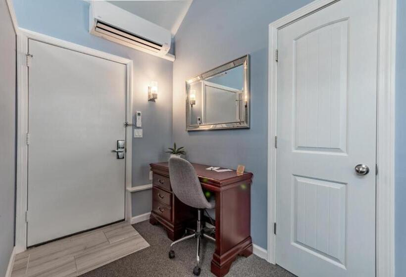 Отель Homestead Inn