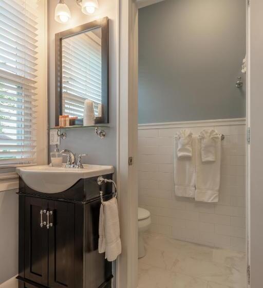 Отель Homestead Inn