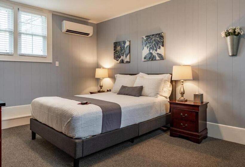 Отель Homestead Inn