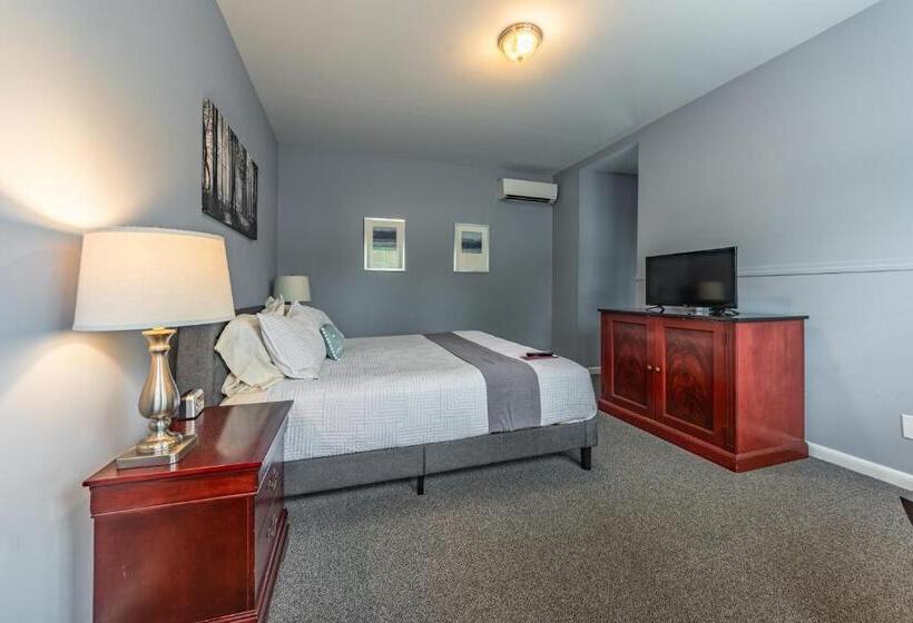 Отель Homestead Inn