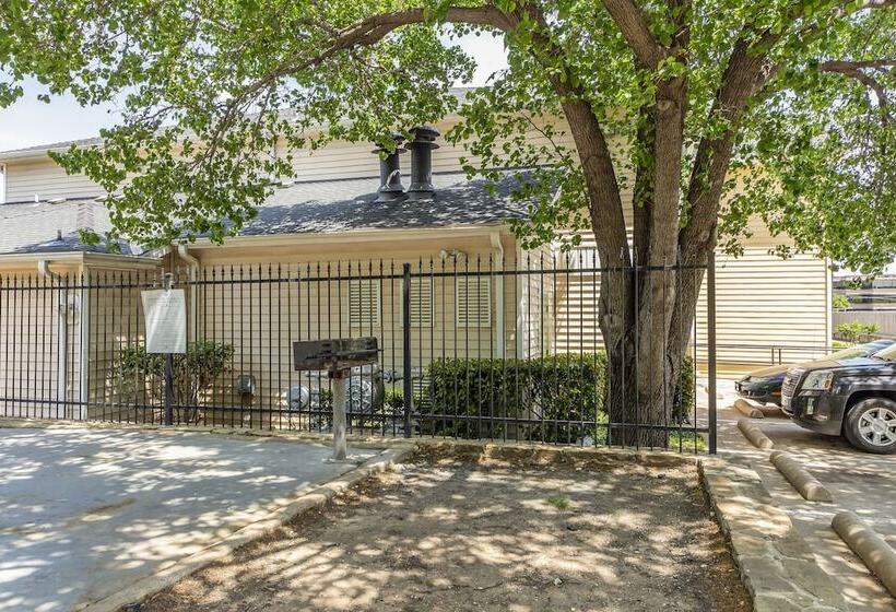 فندق Hometowne Studios By Red Roof Dallas   North Addison   Tollway