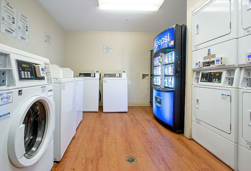 فندق Hometowne Studios By Red Roof Phoenix   Dunlap Ave