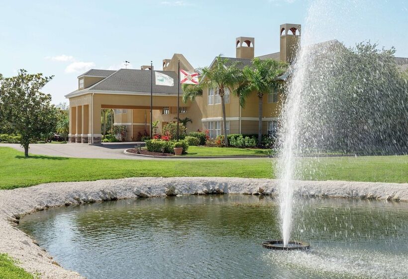 فندق Homewood Suites By Hilton St. Petersburg Clearwater