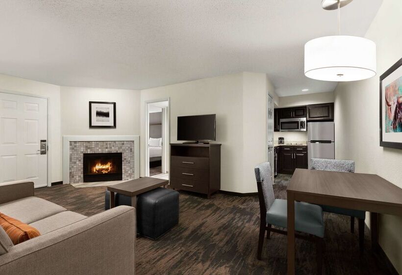 فندق Addison Suites