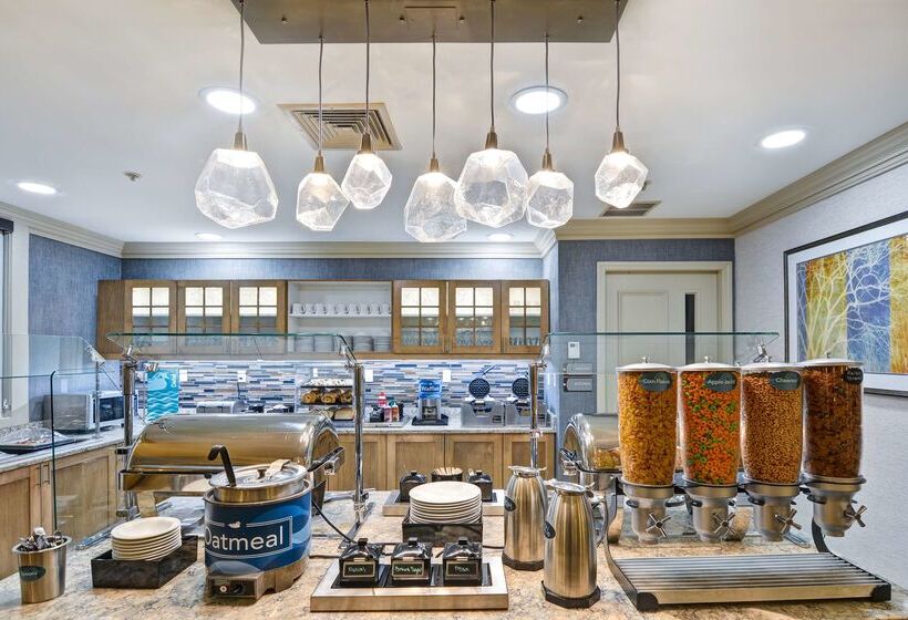 هتل Homewood Suites By Hilton Windsor Locks Hartford