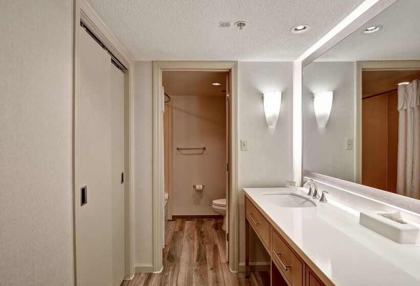 هتل Homewood Suites By Hilton Windsor Locks Hartford