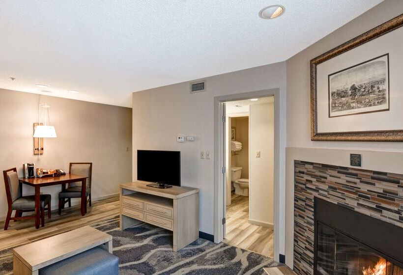 هتل Homewood Suites By Hilton Windsor Locks Hartford