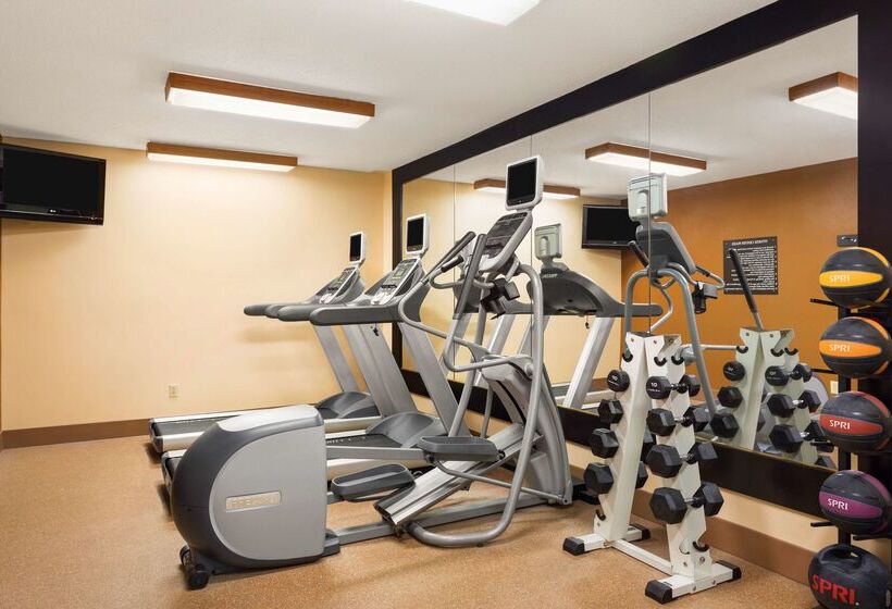 هتل Homewood Suites Toledo Maumee