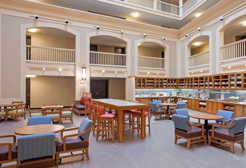 Отель Hyatt Place New Orleans Convention Center