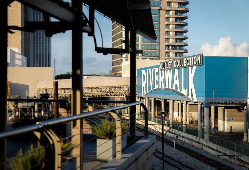 Отель Hyatt Place New Orleans Convention Center