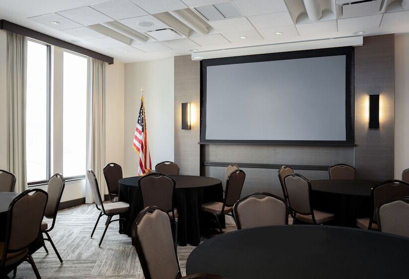 Отель Hyatt Place New Orleans Convention Center