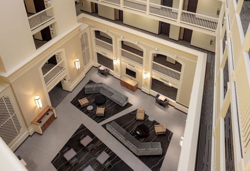 Отель Hyatt Place New Orleans Convention Center