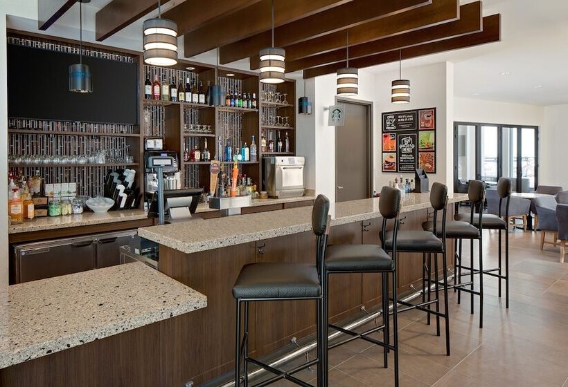 Отель Hyatt Place New Orleans Convention Center