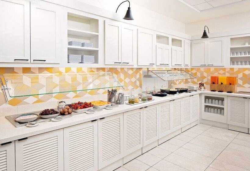 Отель Hyatt Place New Orleans Convention Center