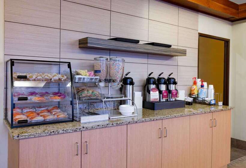 هتل La Quinta By Wyndham Helena