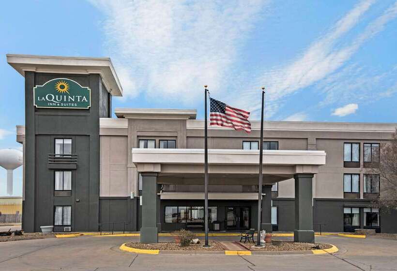 Отель La Quinta Inn & Suites By Wyndham Salina