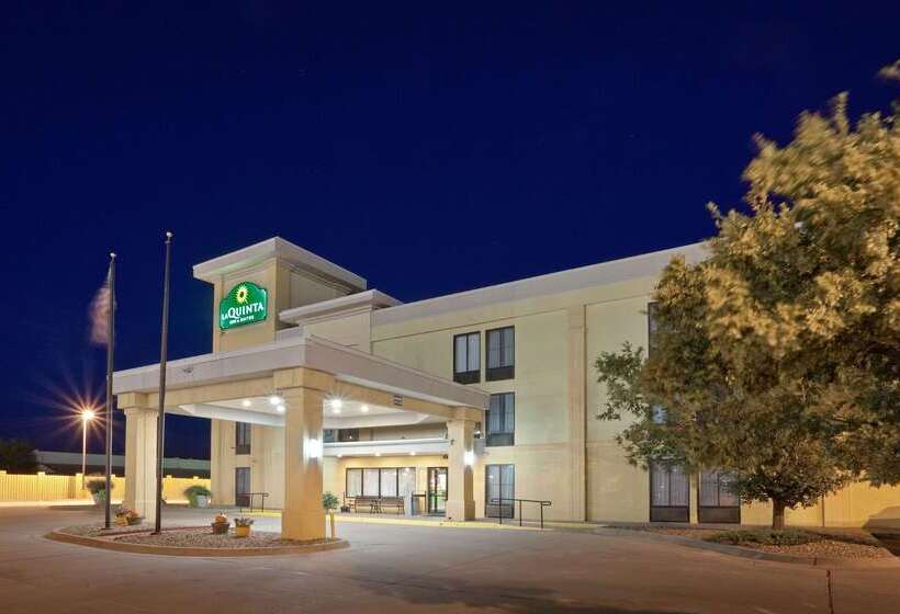 Отель La Quinta Inn & Suites By Wyndham Salina