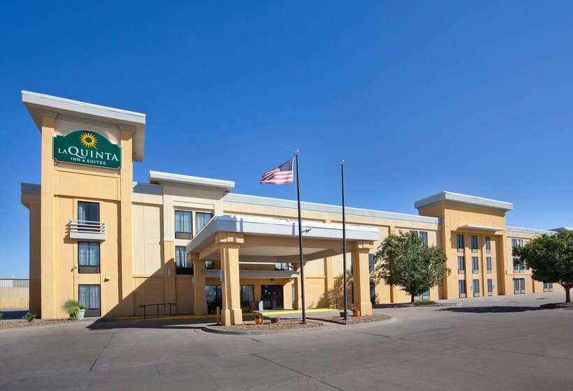 Отель La Quinta Inn & Suites By Wyndham Salina