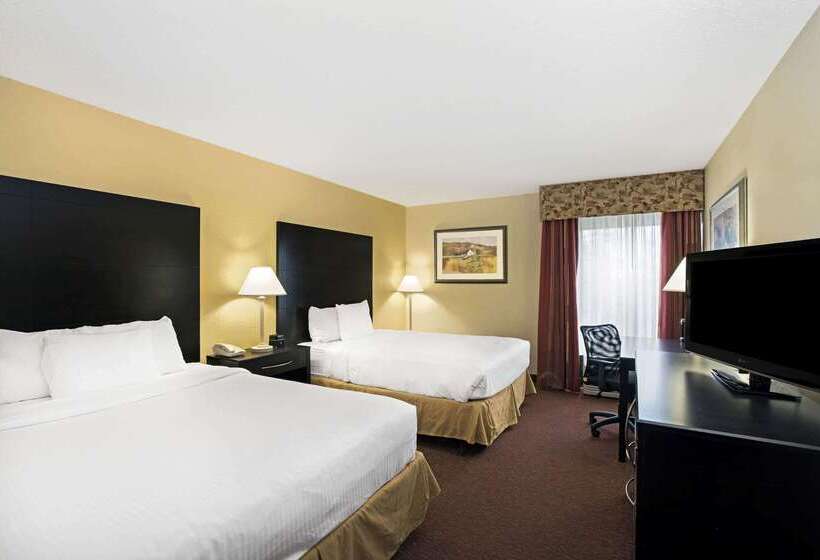 Отель La Quinta Inn & Suites By Wyndham Salina