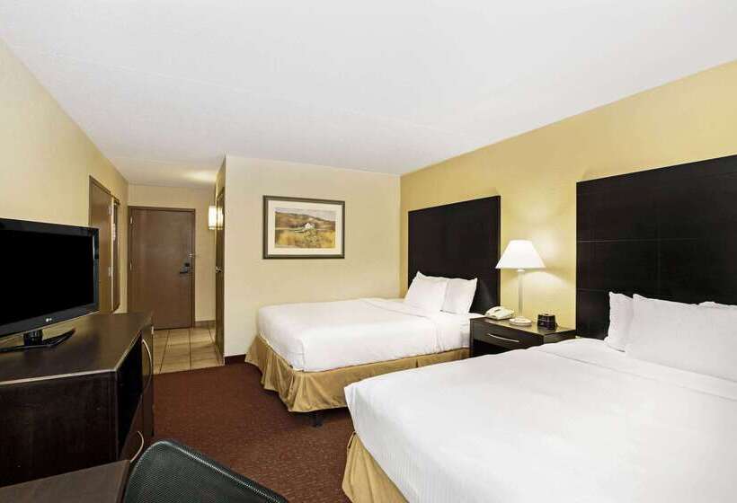 هتل La Quinta Inn & Suites By Wyndham Salina