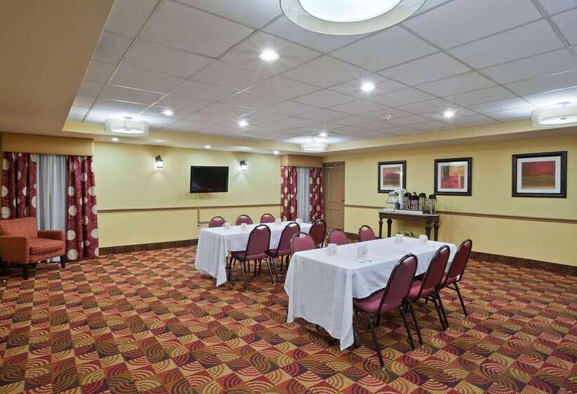 Отель La Quinta Inn & Suites By Wyndham Salina