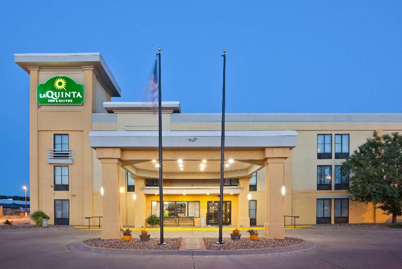 هتل La Quinta Inn & Suites By Wyndham Salina