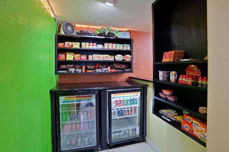 هتل La Quinta Inn & Suites By Wyndham Salina