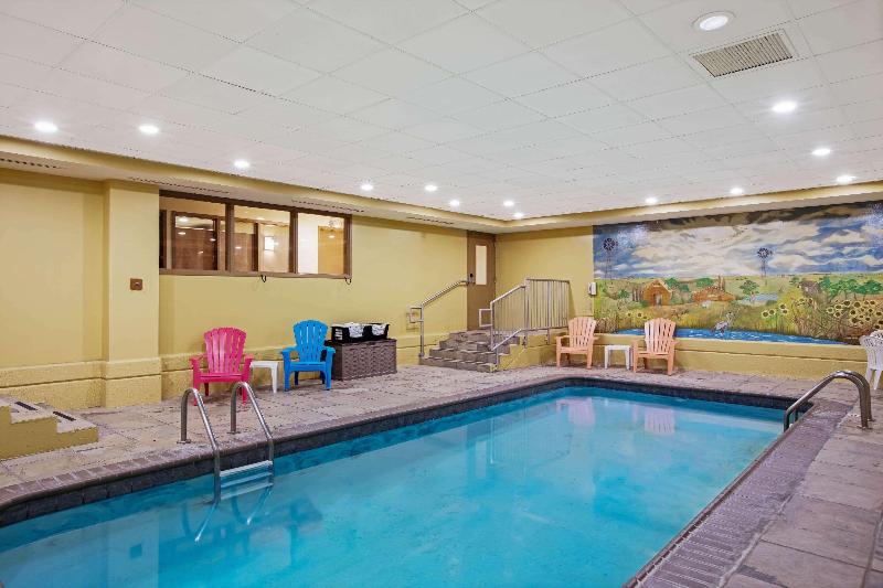 هتل La Quinta Inn & Suites By Wyndham Salina