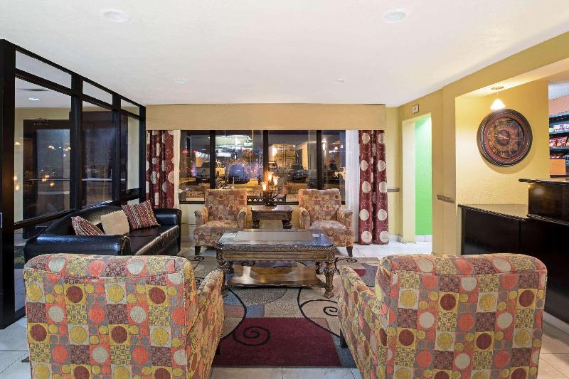 هتل La Quinta Inn & Suites By Wyndham Salina